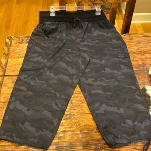XL RBX Live.Life.Active Black Camo Capri Pants